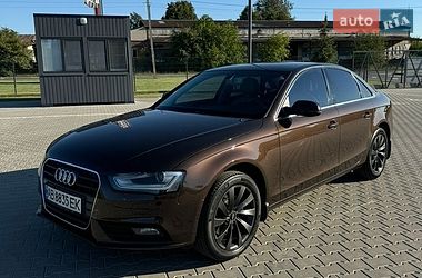 Седан Audi A4 2012 в Виннице