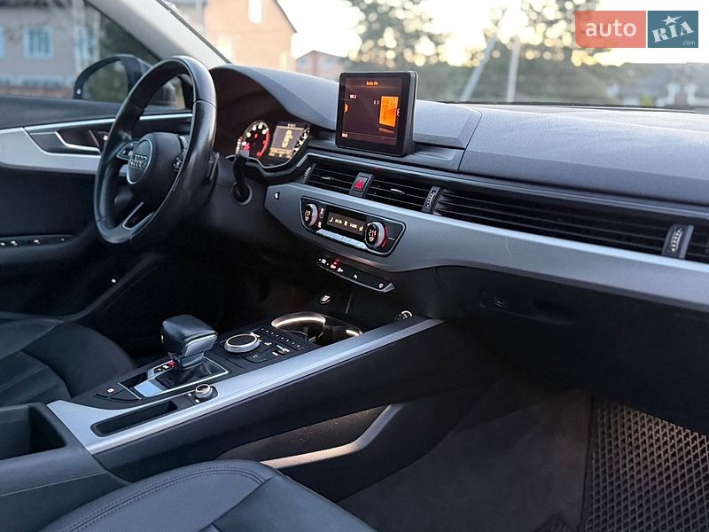 Седан Audi A4 2016 в Киеве