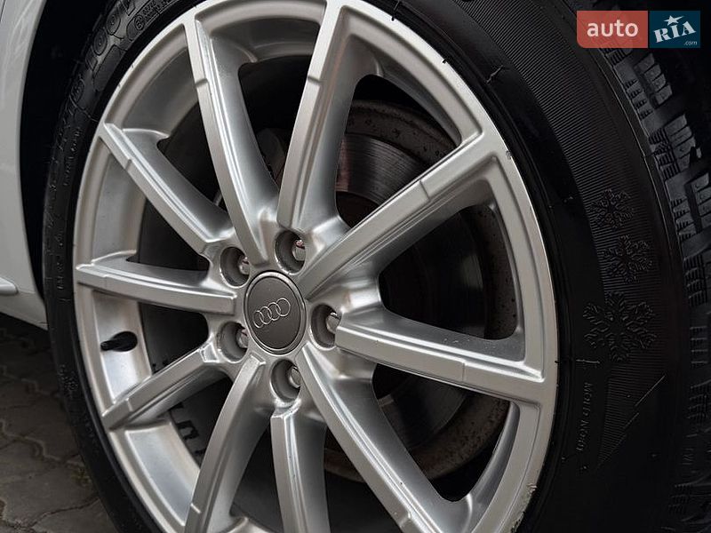 Седан Audi A4 2015 в Одесі