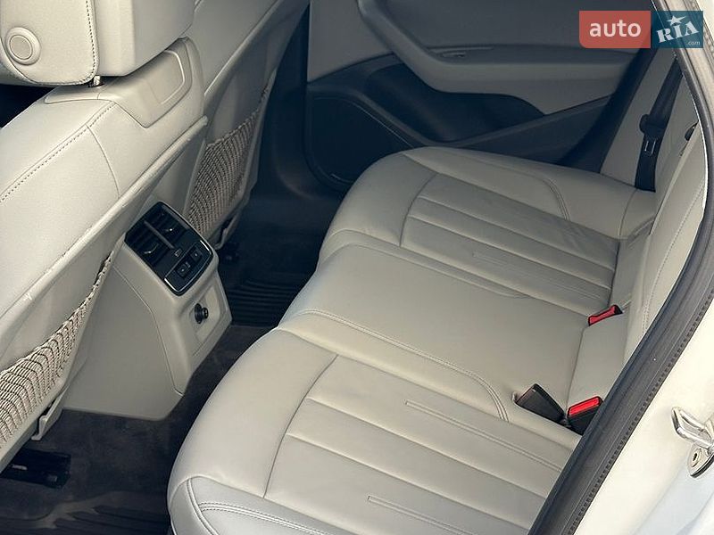 Седан Audi A4 2023 в Киеве