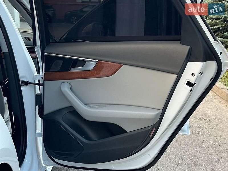 Седан Audi A4 2023 в Киеве