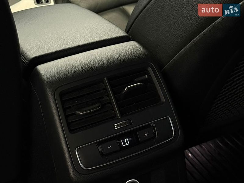 Седан Audi A4 2017 в Киеве