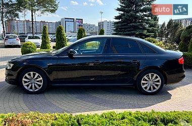 Седан Audi A4 2014 в Львове