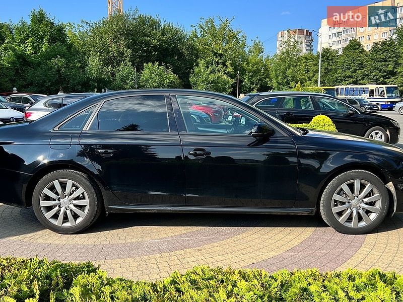 Седан Audi A4 2014 в Львове