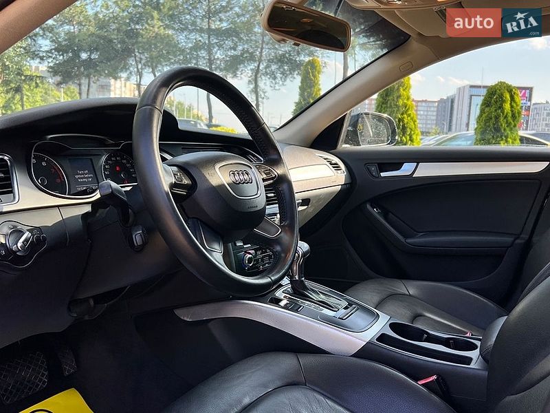 Седан Audi A4 2014 в Львове