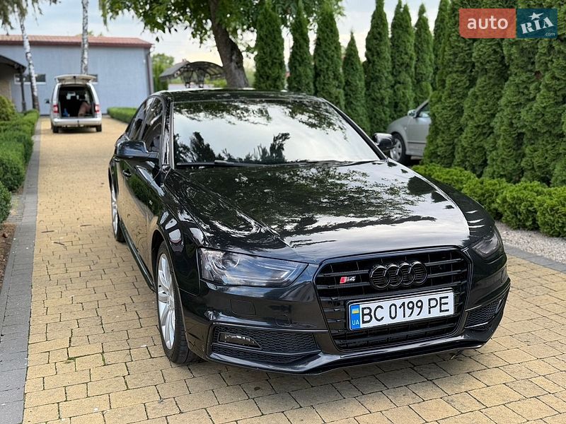 Седан Audi A4 2013 в Городке
