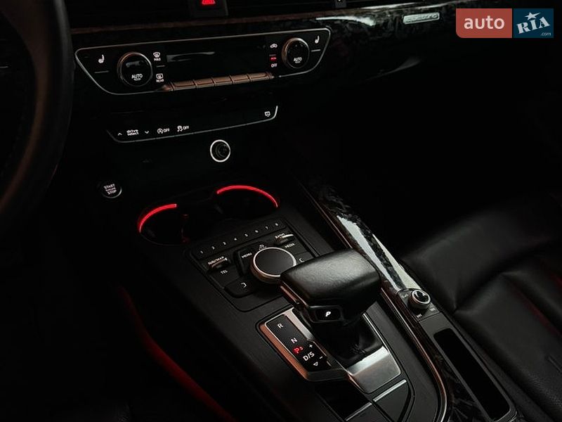 Седан Audi A4 2019 в Черновцах