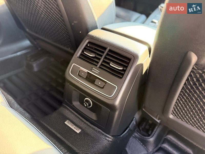 Седан Audi A4 2017 в Рівному