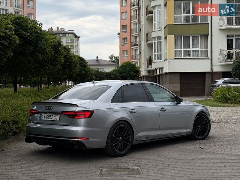 Седан Audi A4 2017 в Івано-Франківську