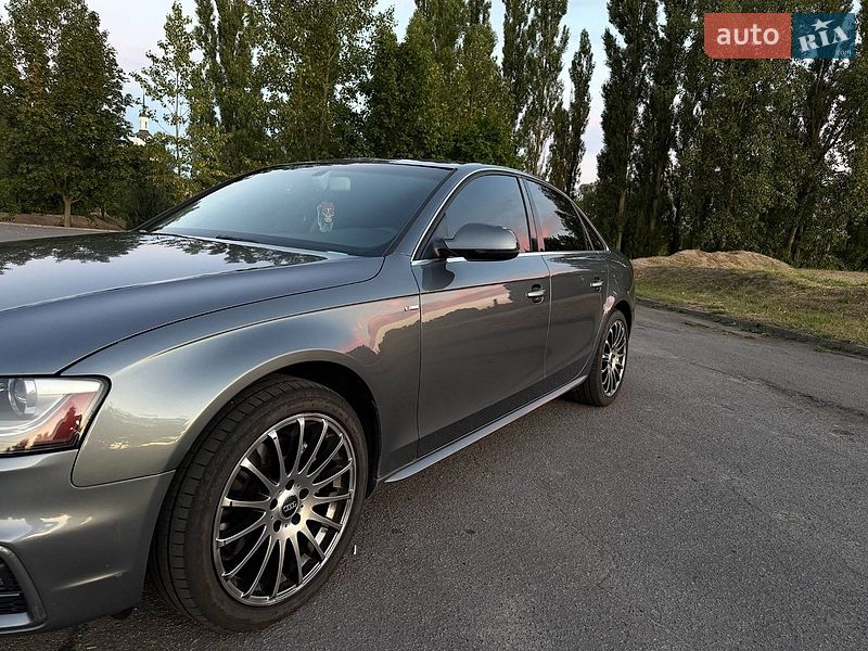 Седан Audi A4 2013 в Горишних Плавнях