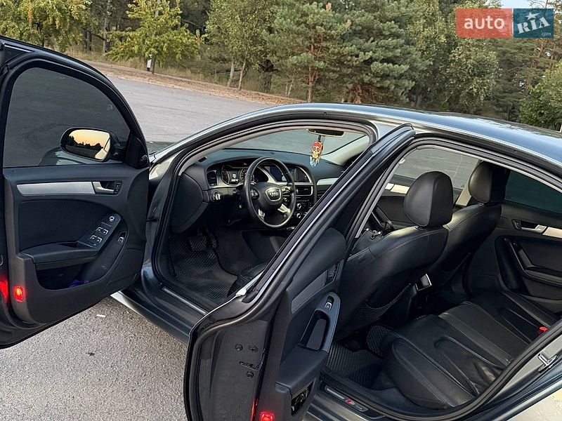 Седан Audi A4 2013 в Горишних Плавнях