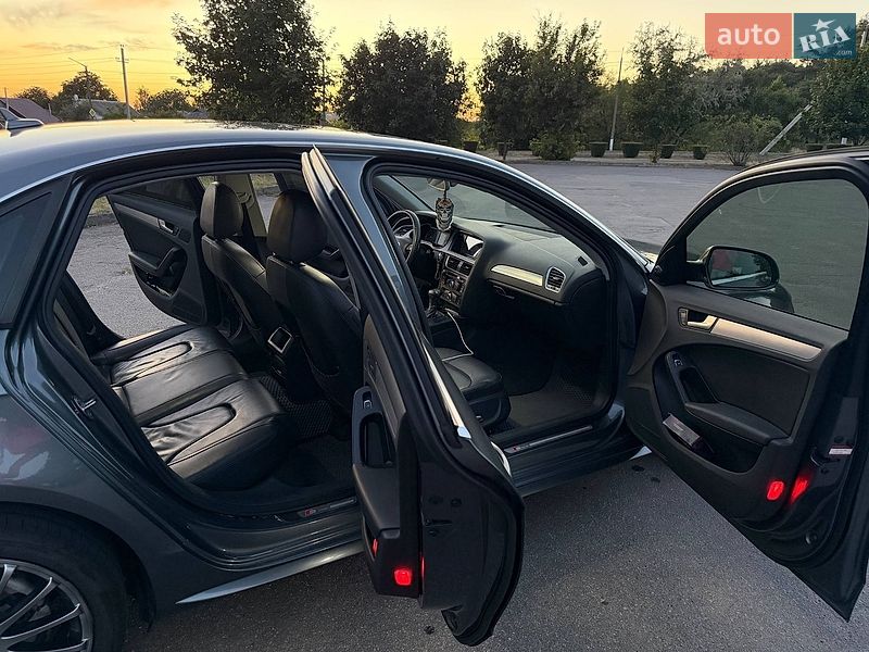 Седан Audi A4 2013 в Горишних Плавнях