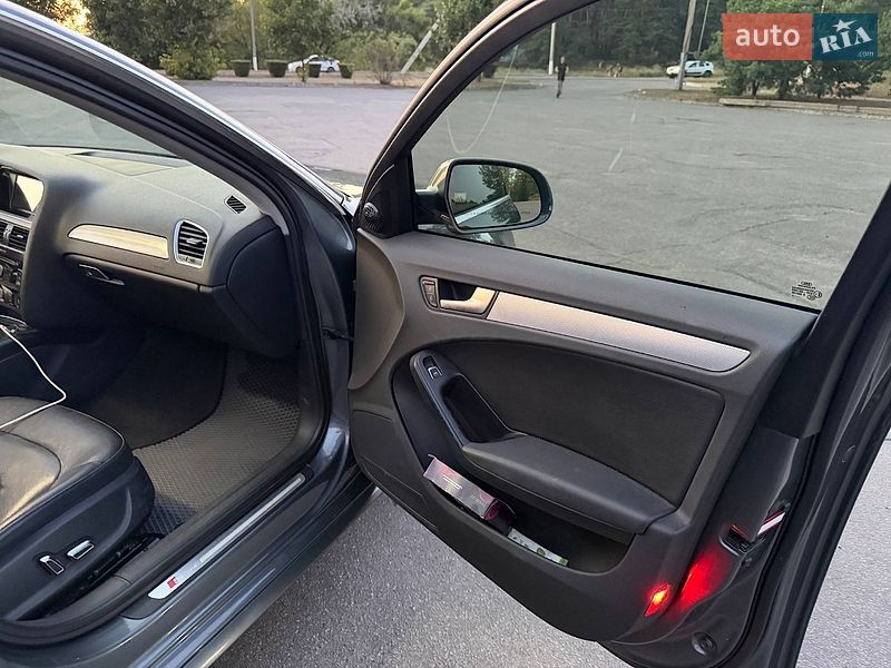 Седан Audi A4 2013 в Горишних Плавнях