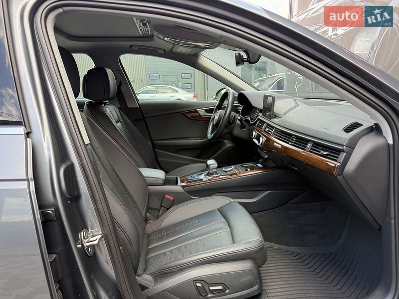 Седан Audi A4 2019 в Львові