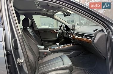 Седан Audi A4 2019 в Львові