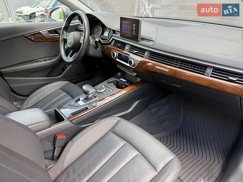 Седан Audi A4 2019 в Львові