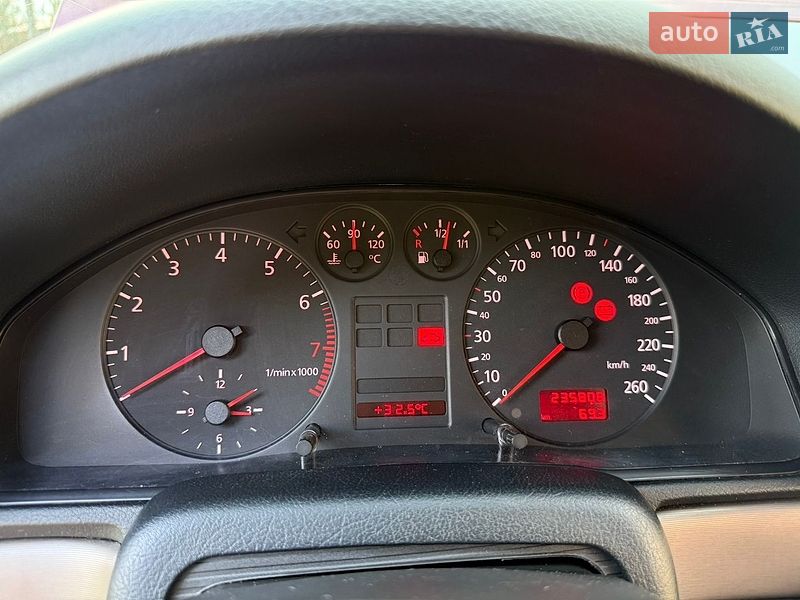 Седан Audi A4 1999 в Изяславе