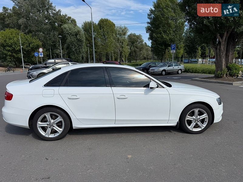 Седан Audi A4 2014 в Києві
