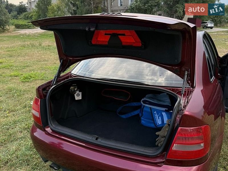 Седан Audi A4 1999 в Изяславе