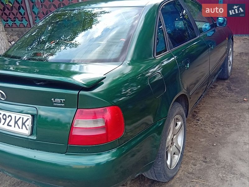 Седан Audi A4 1997 в Захарьевке