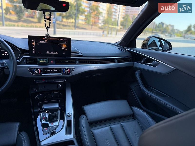 Седан Audi A4 2023 в Дніпрі