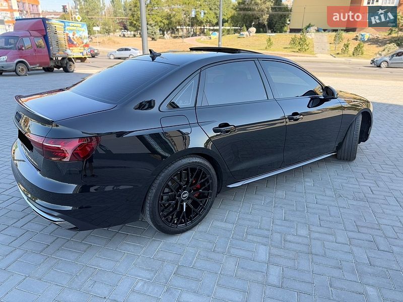 Седан Audi A4 2023 в Дніпрі