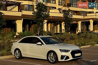 Седан Audi A4 2022 в Киеве