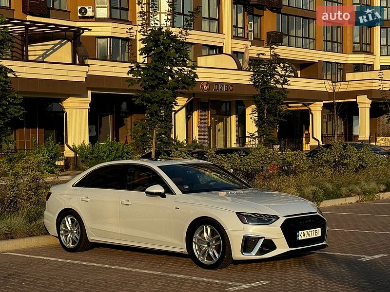 Седан Audi A4 2022 в Киеве