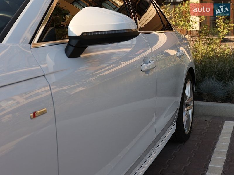 Седан Audi A4 2022 в Киеве