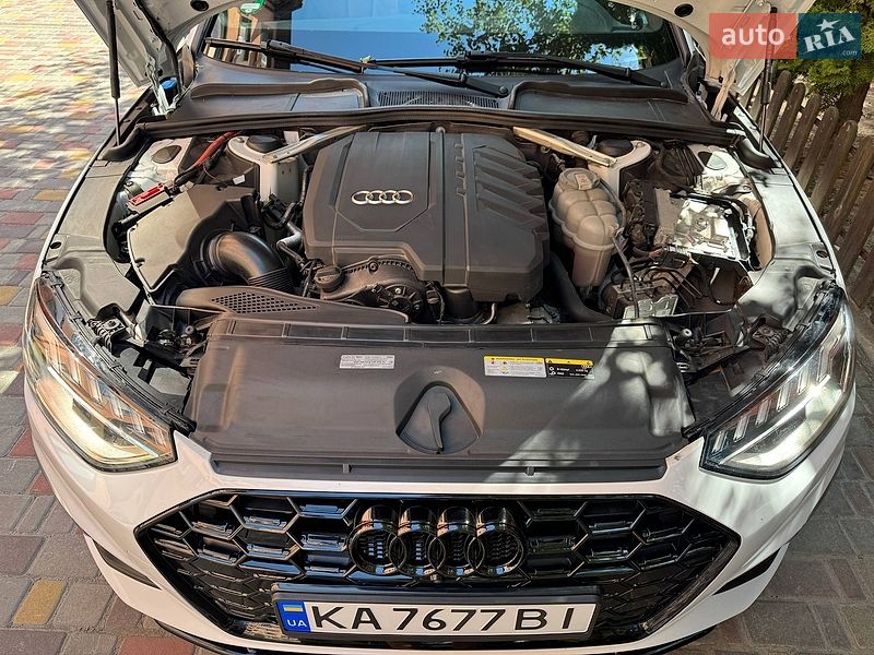 Седан Audi A4 2022 в Киеве