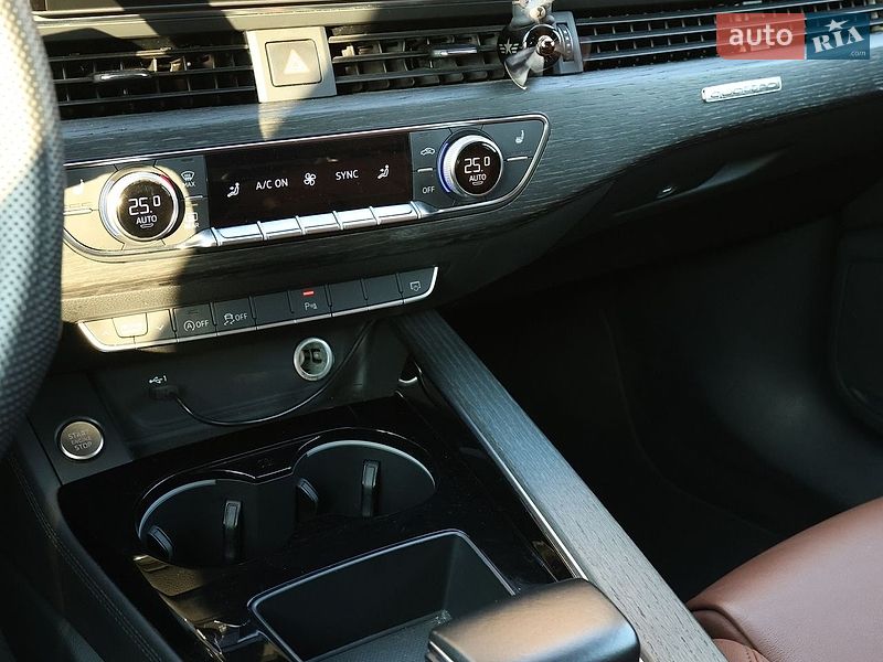 Седан Audi A4 2022 в Киеве