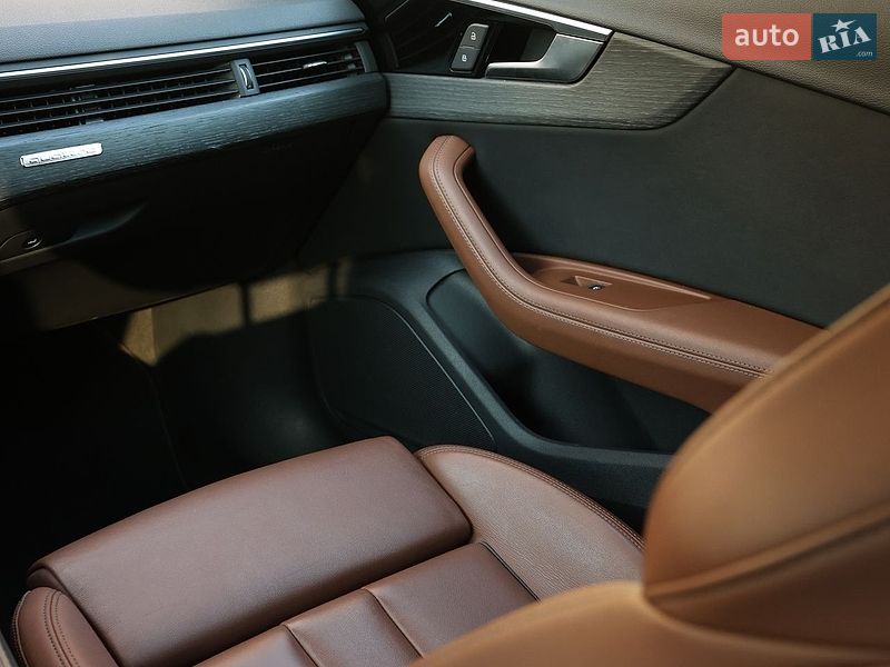 Седан Audi A4 2022 в Киеве