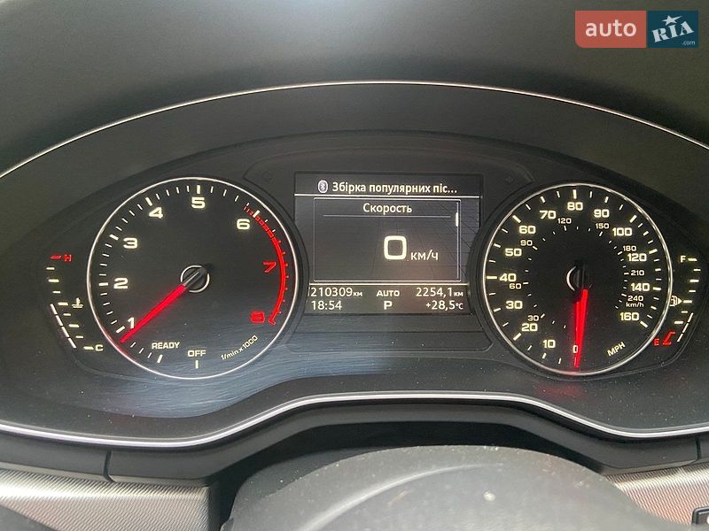 Седан Audi A4 2016 в Хмельницком