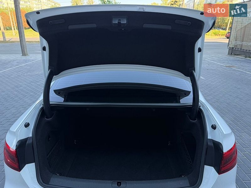 Седан Audi A4 2015 в Полтаві