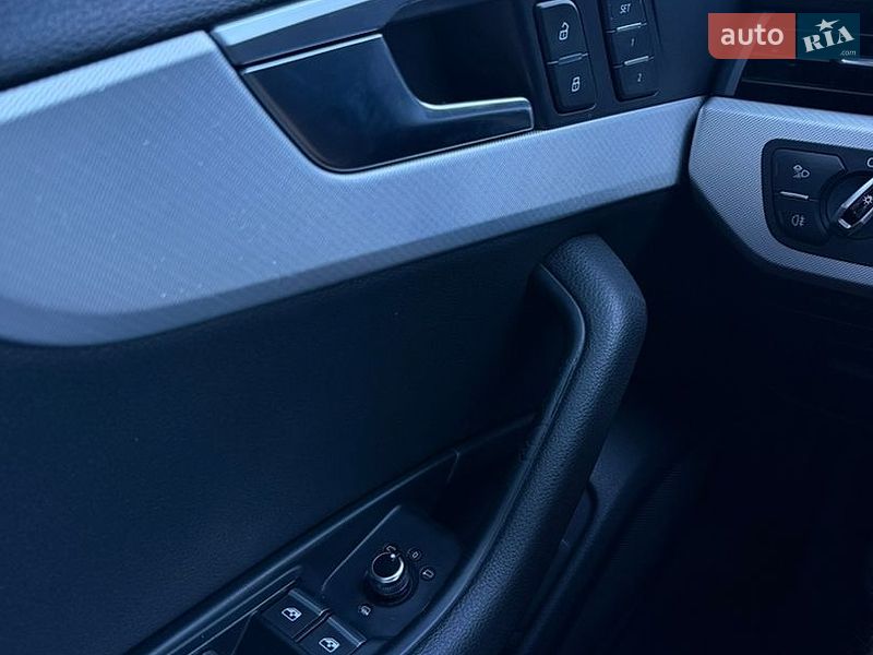 Седан Audi A4 2015 в Полтаві