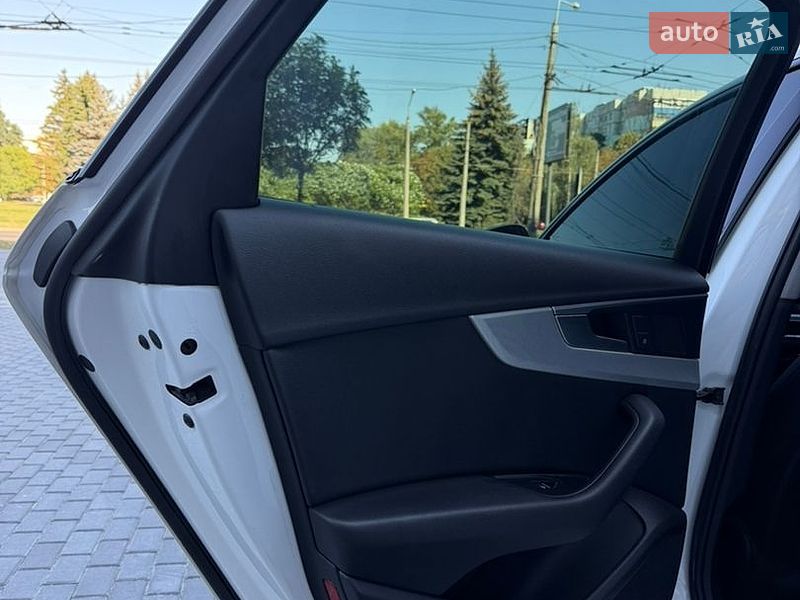 Седан Audi A4 2015 в Полтаві