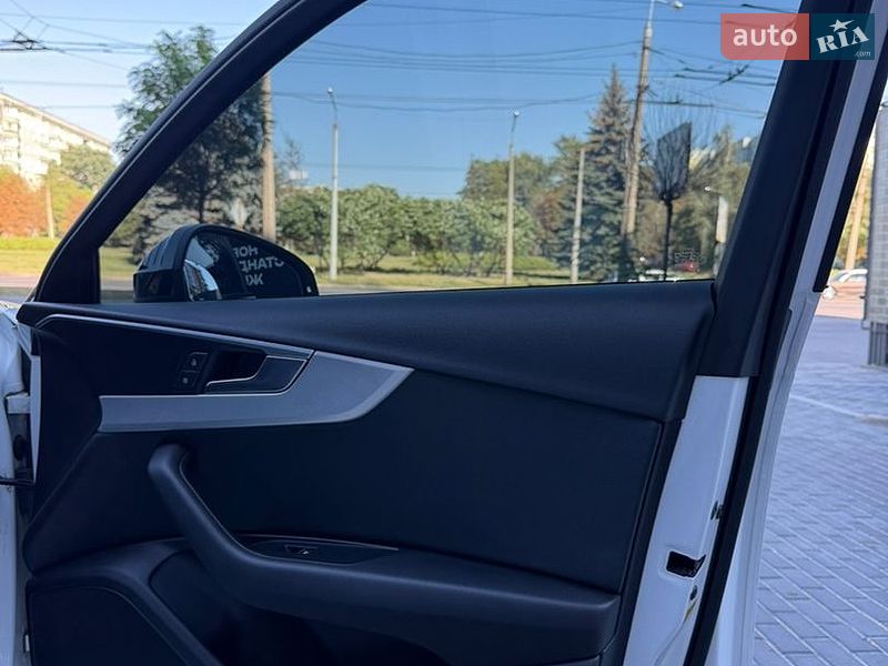 Седан Audi A4 2015 в Полтаві