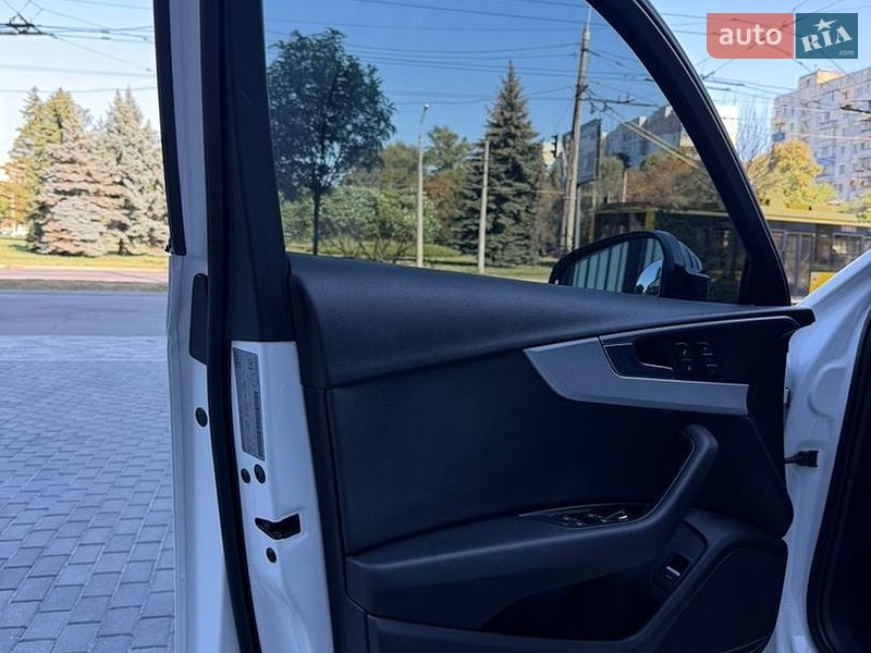 Седан Audi A4 2015 в Полтаві
