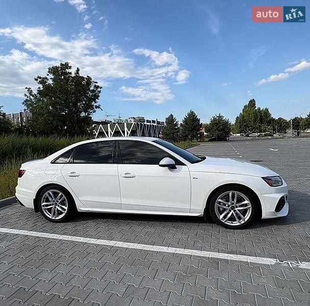 Седан Audi A4 2023 в Хмельницькому