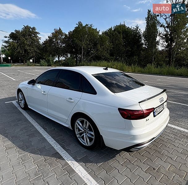 Седан Audi A4 2023 в Хмельницькому