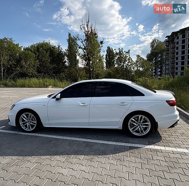 Седан Audi A4 2023 в Хмельницькому