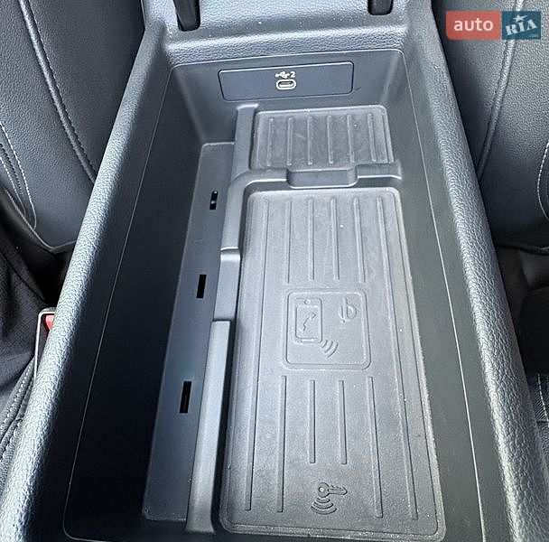 Седан Audi A4 2023 в Хмельницькому
