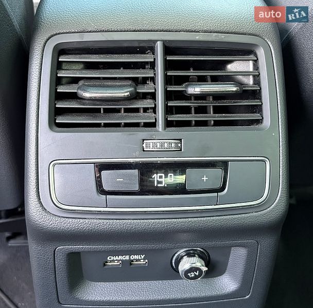 Седан Audi A4 2023 в Хмельницькому