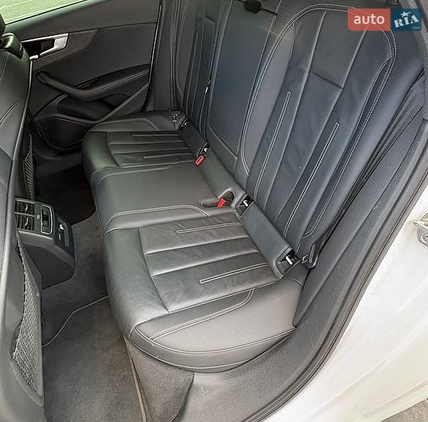 Седан Audi A4 2023 в Хмельницькому