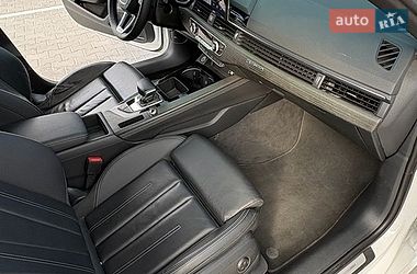 Седан Audi A4 2023 в Хмельницькому