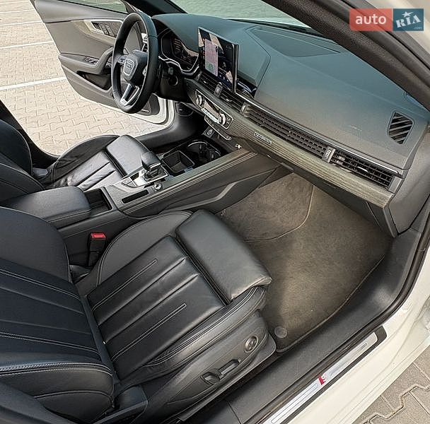 Седан Audi A4 2023 в Хмельницькому