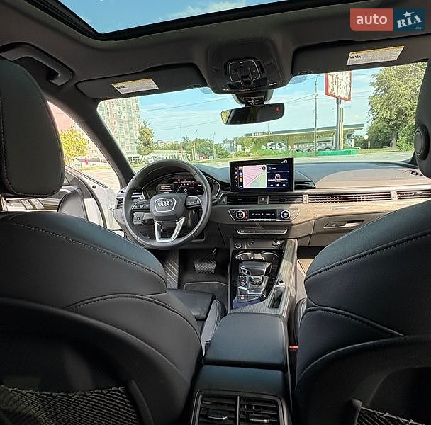 Седан Audi A4 2023 в Хмельницькому