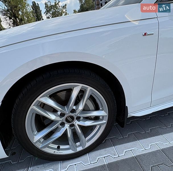 Седан Audi A4 2023 в Хмельницькому