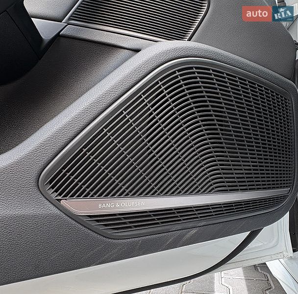 Седан Audi A4 2023 в Хмельницькому