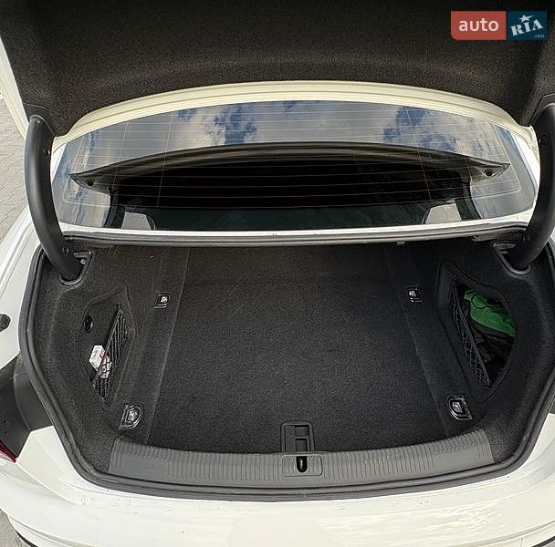 Седан Audi A4 2023 в Хмельницькому
